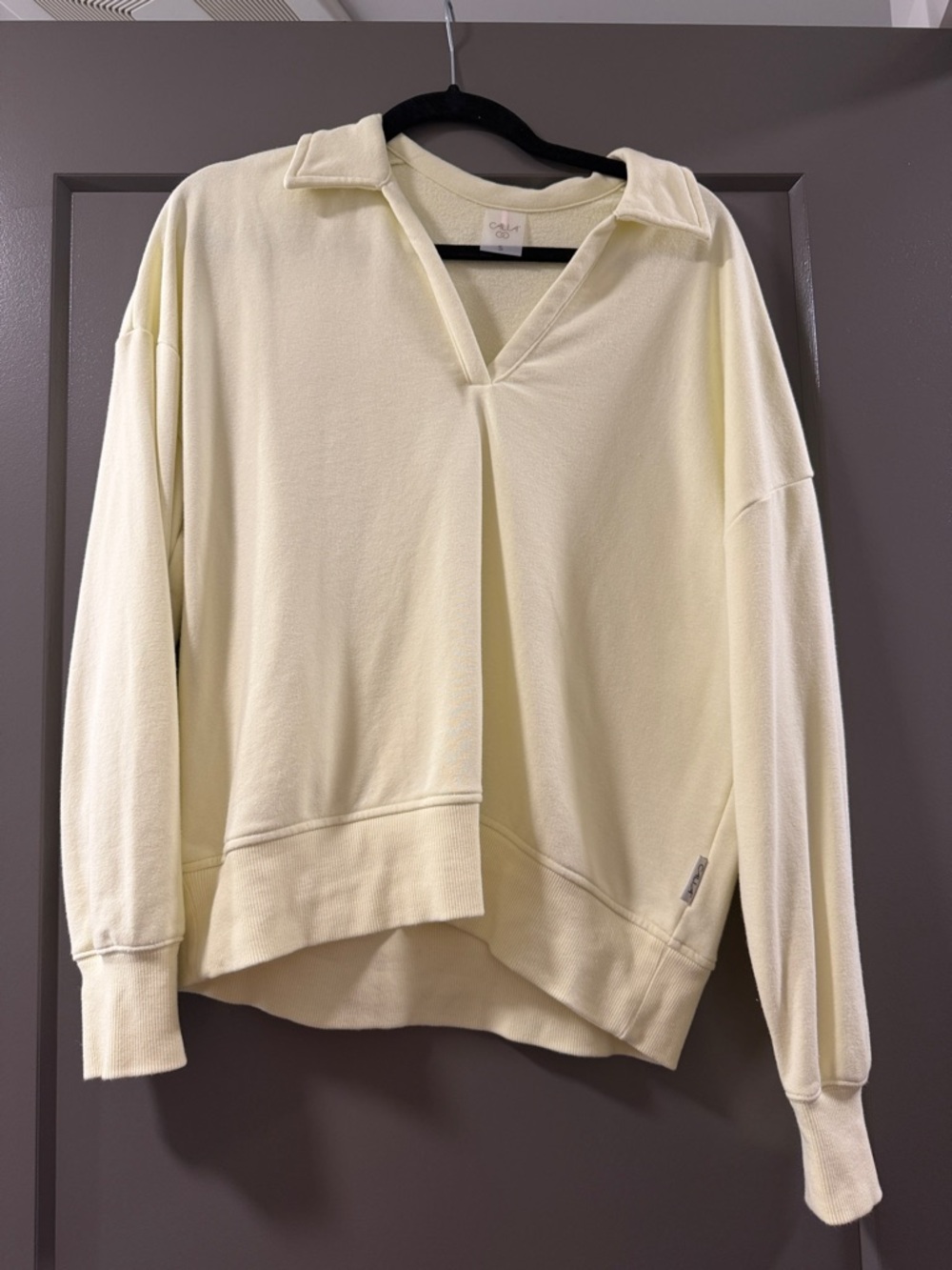 Carrie Underwood Calia Collared V-Neck Pullover Sweater - Pale Yellow